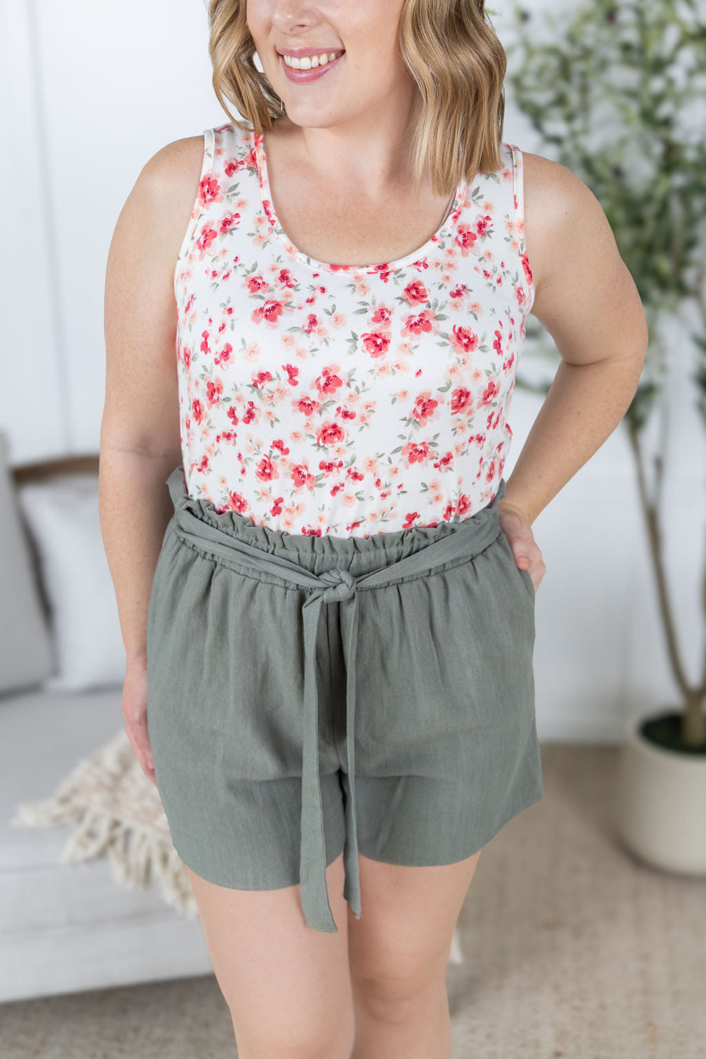 Michelle Mae Libby Linen Shorts - Olive
