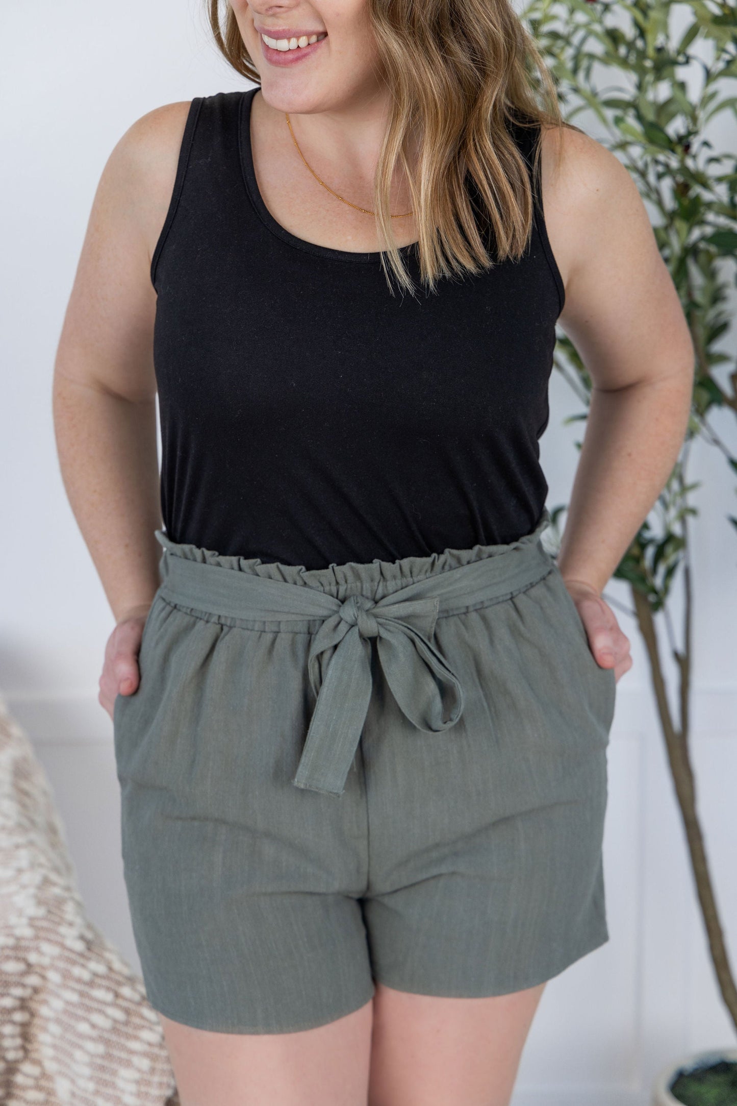 Michelle Mae Libby Linen Shorts - Olive