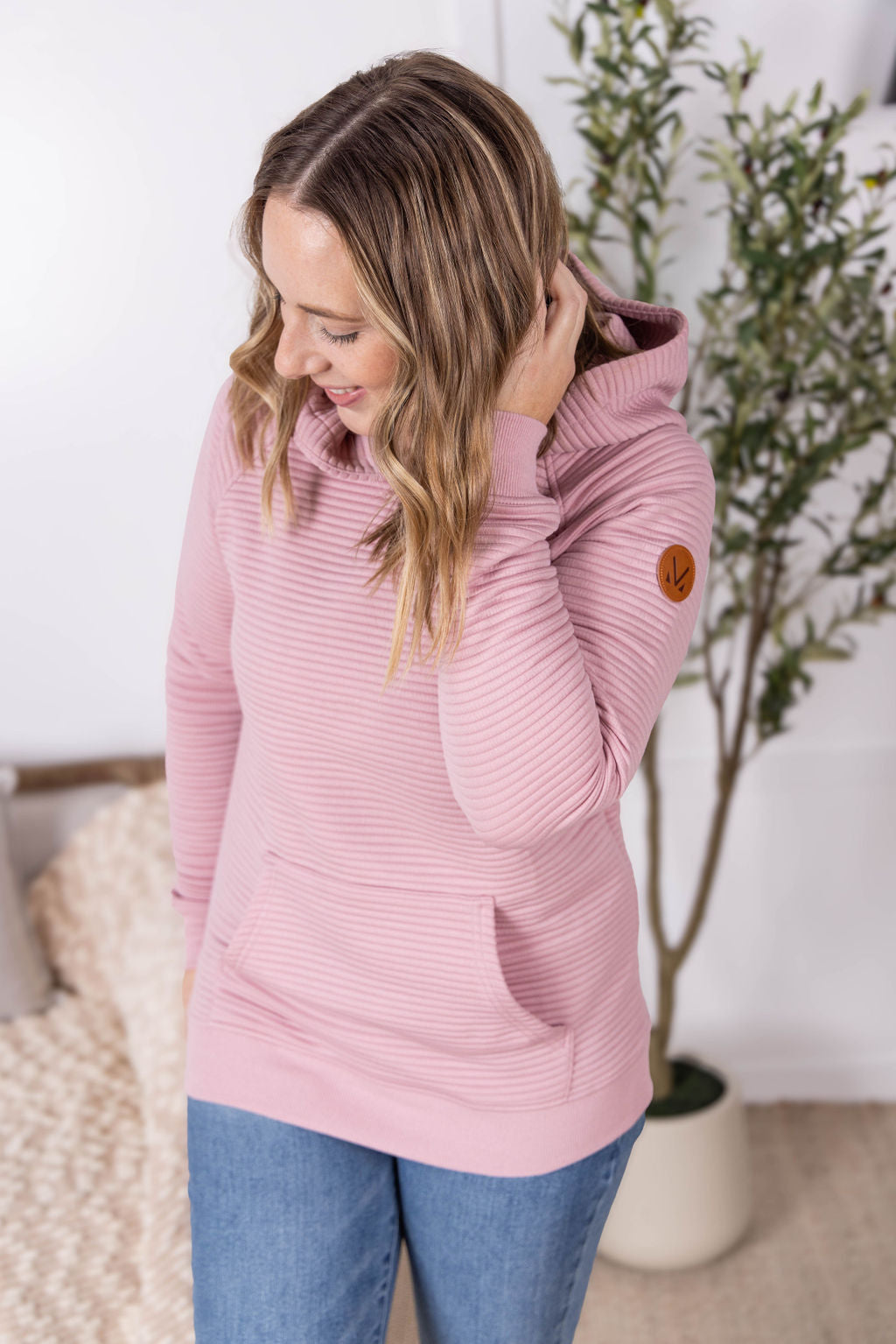 Michelle Mae Tatum Textured Pullover Hoodie - Rose