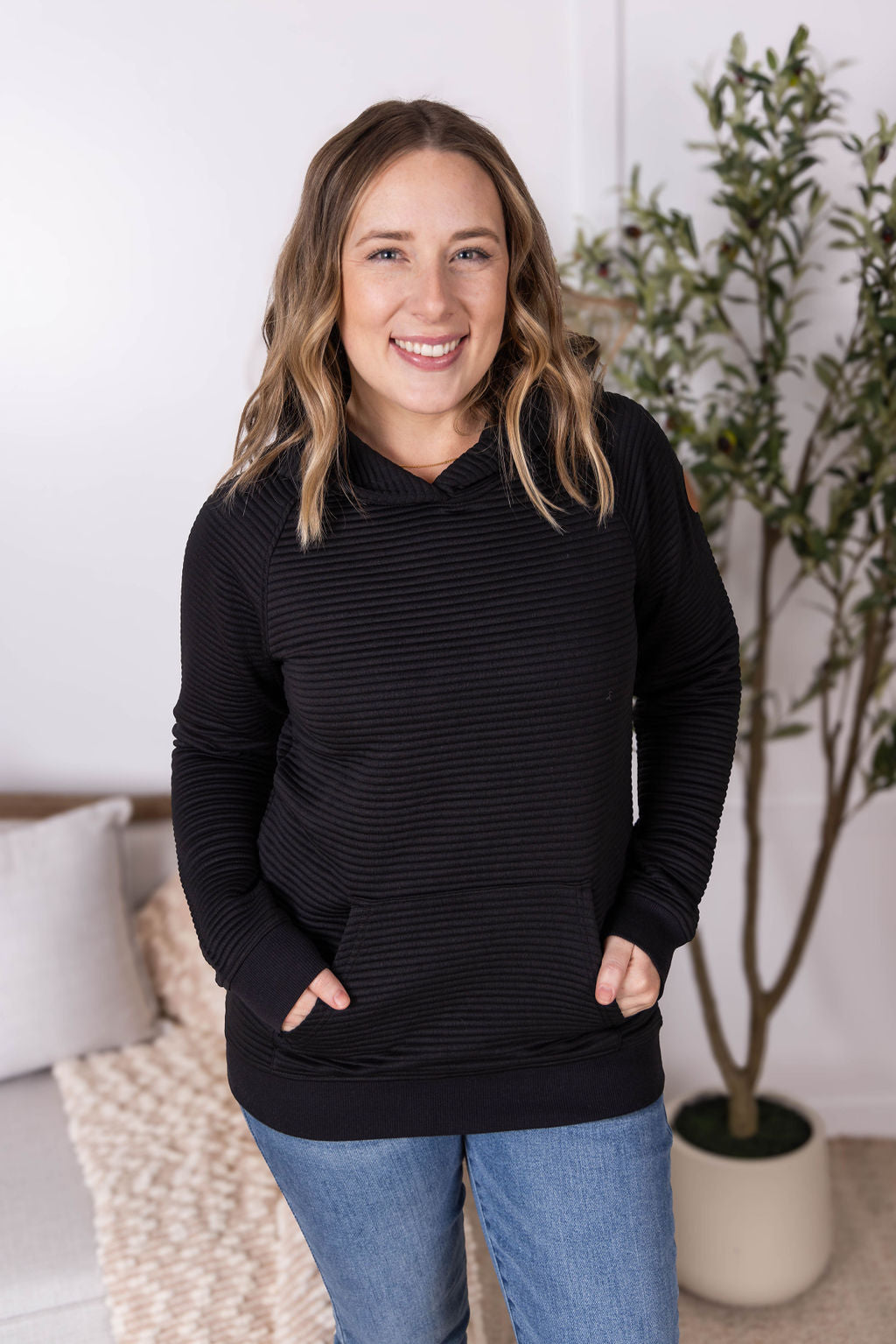 Michelle Mae Tatum Textured Pullover Hoodie - Black