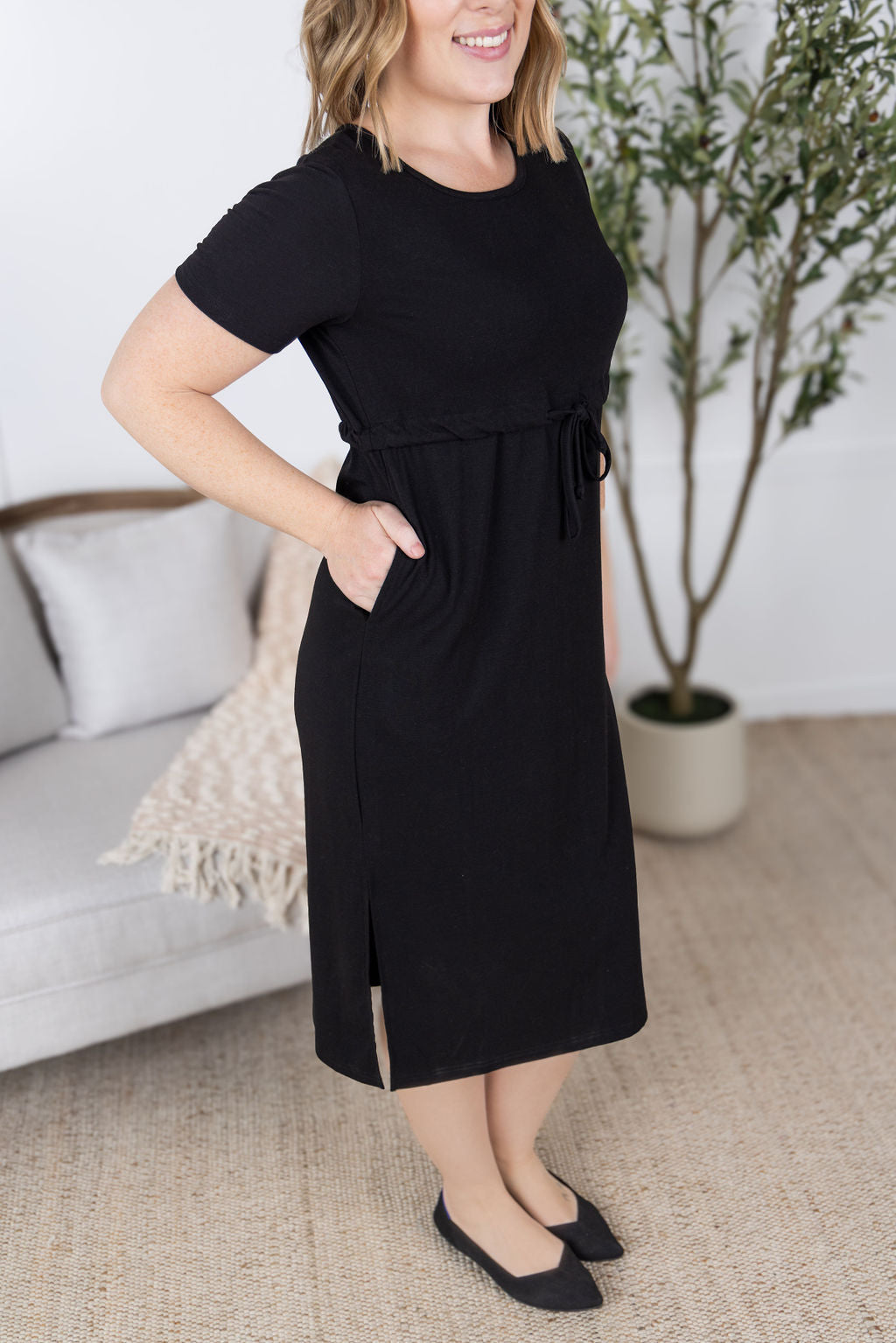 Michelle Mae Gracelynn Midi Dress - Black