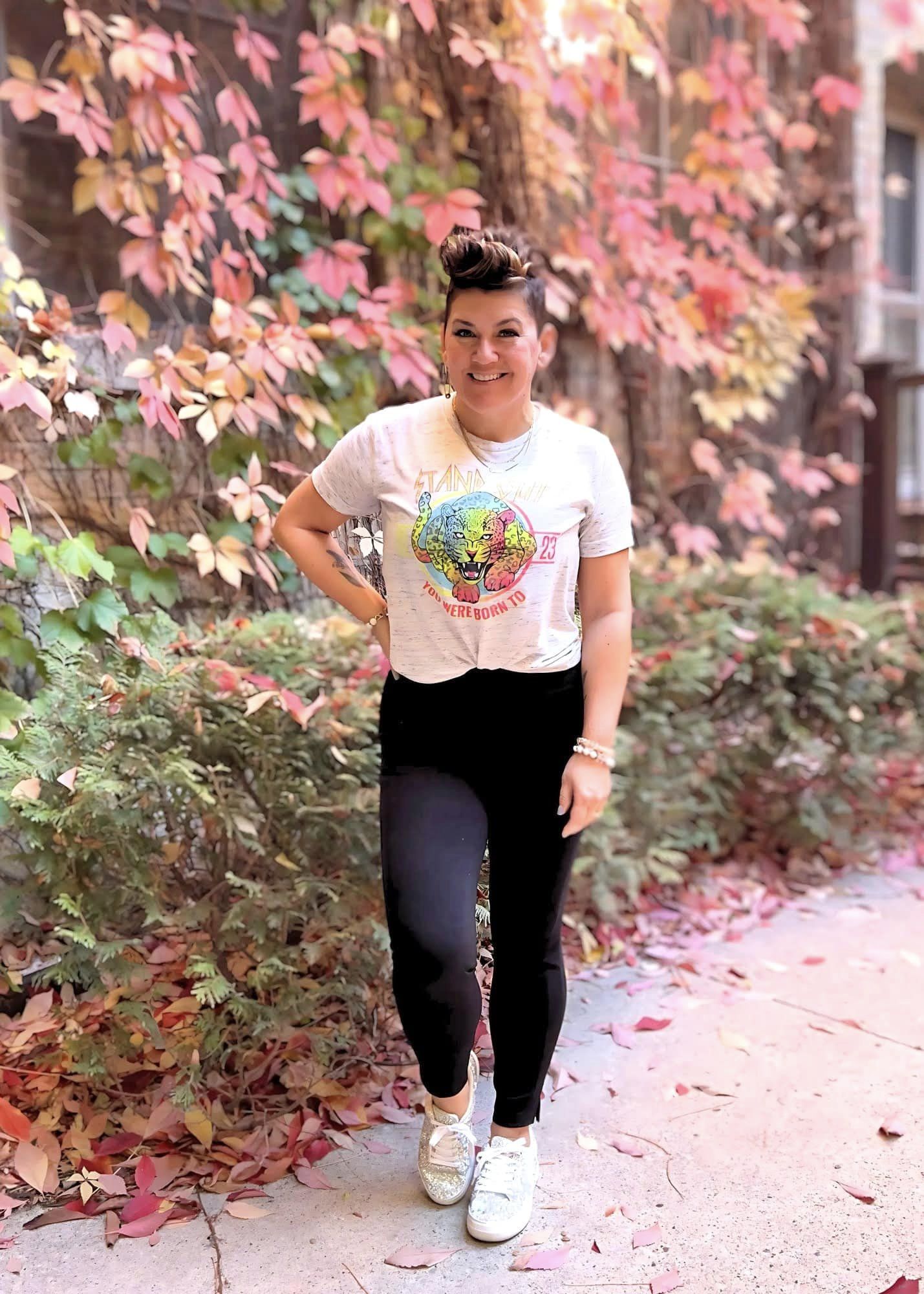 Magic Ankle Crop Skinny Pants in Black
