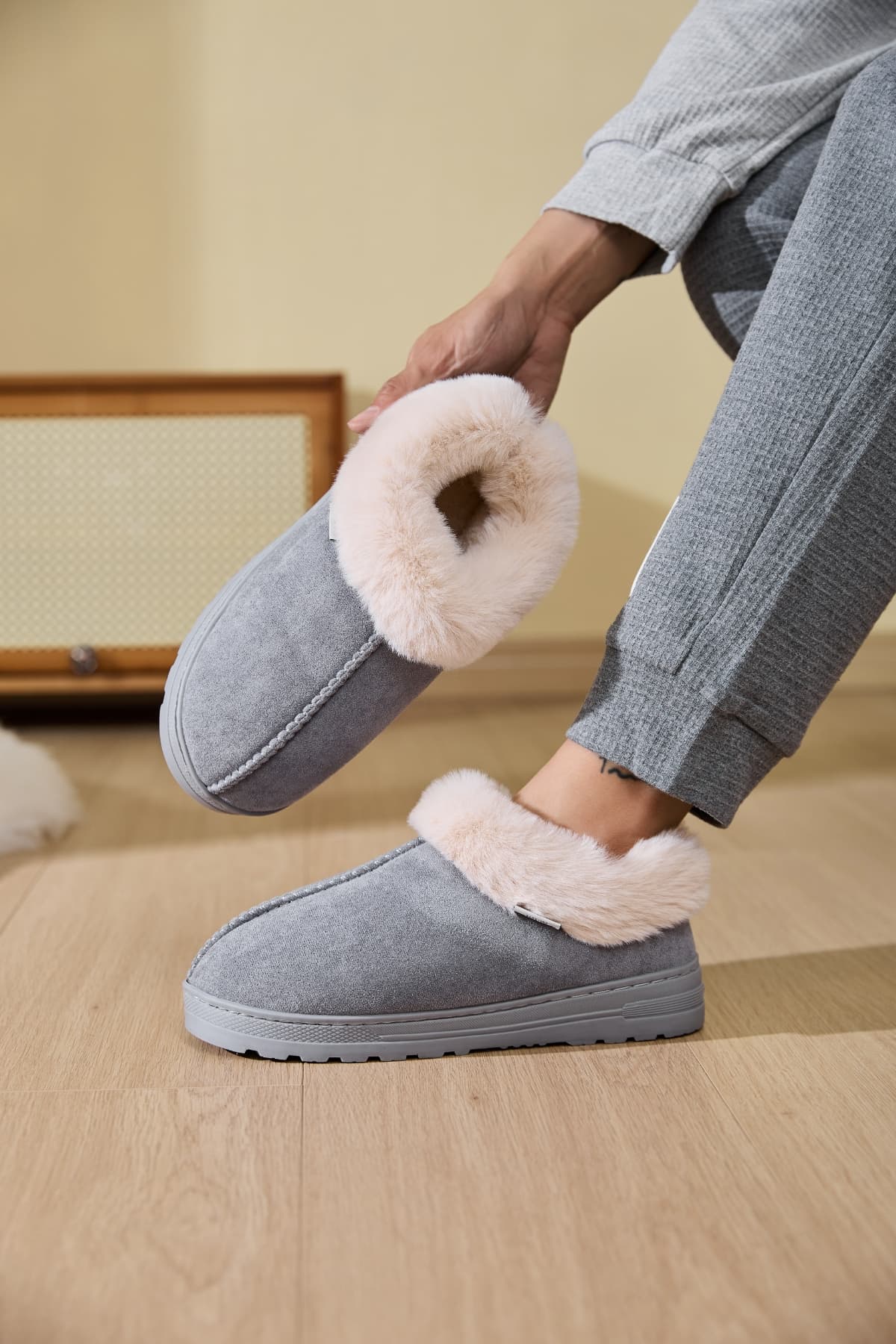 PREORDER: FLUFFY PLATFORM SLIPPERS