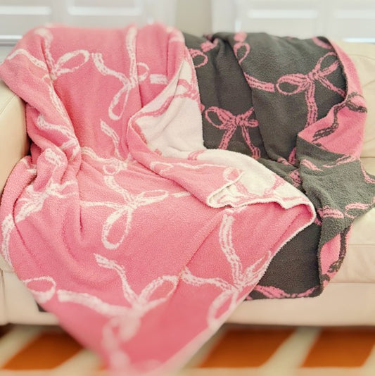 Scalloped Bow Cozy Blanket