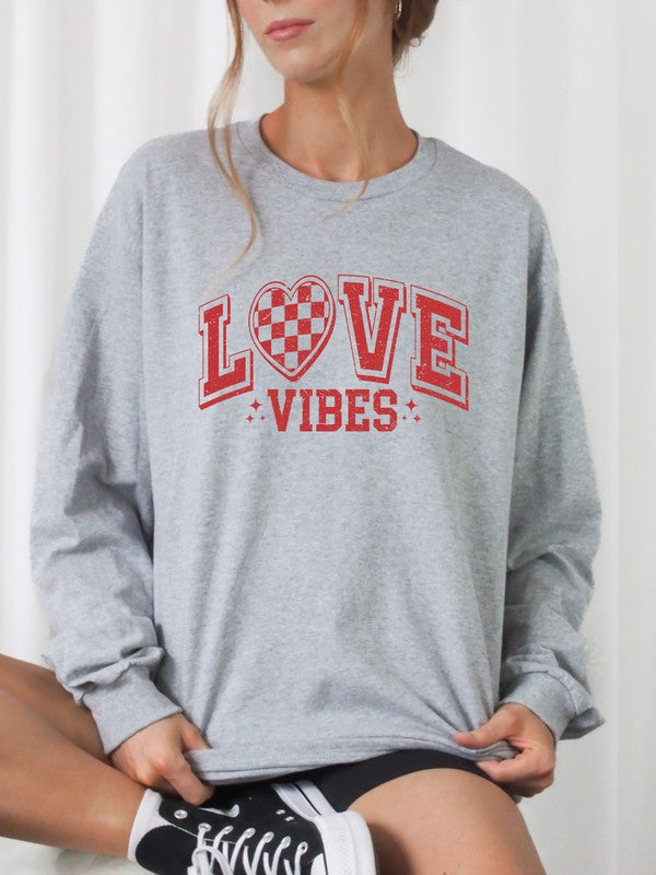 Checkered Love Vibes Graphic Sweatshirt (PLUS)