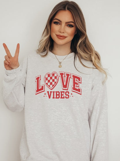 Checkered Love Vibes Graphic Sweatshirt (PLUS)