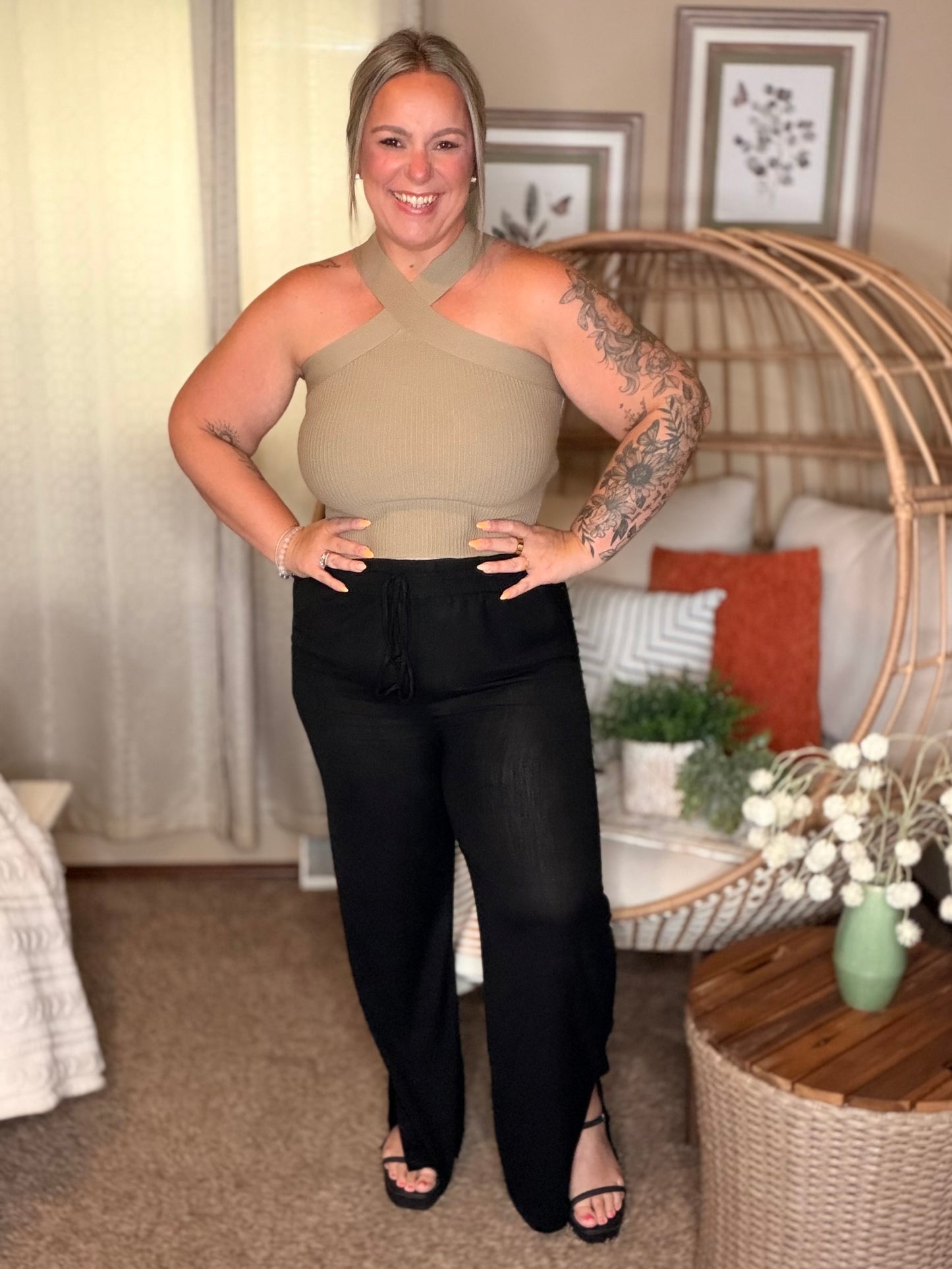 Essential Feeling Straight Leg Lounge Pants in Light in Black