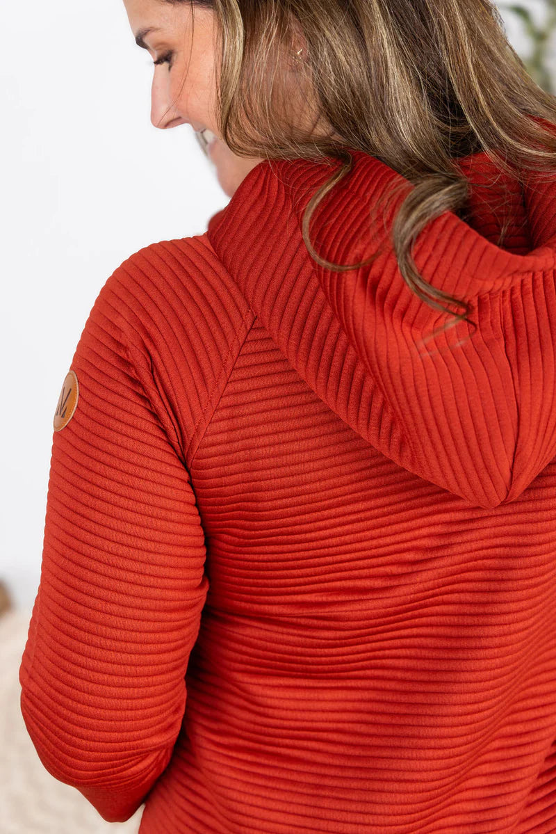 Michelle Mae Tatum Textured Pullover Hoodie - Rust
