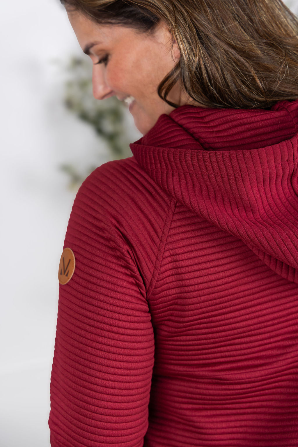 Michelle Mae Tatum Textured Pullover Hoodie - Burgundy
