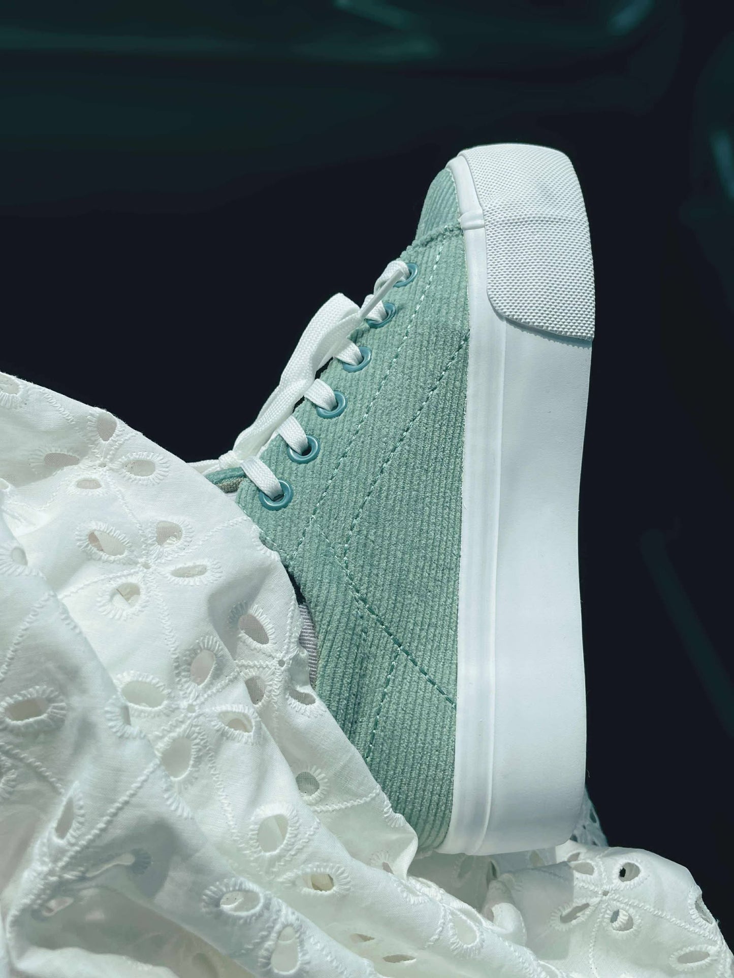 Hyra Canvas Sneakers