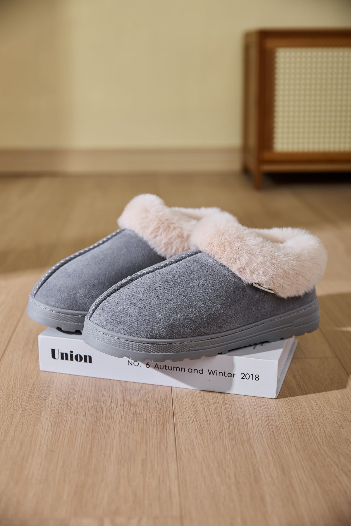 PREORDER: FLUFFY PLATFORM SLIPPERS