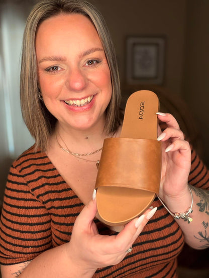 Sole Mate Slip on Sandals in Tan