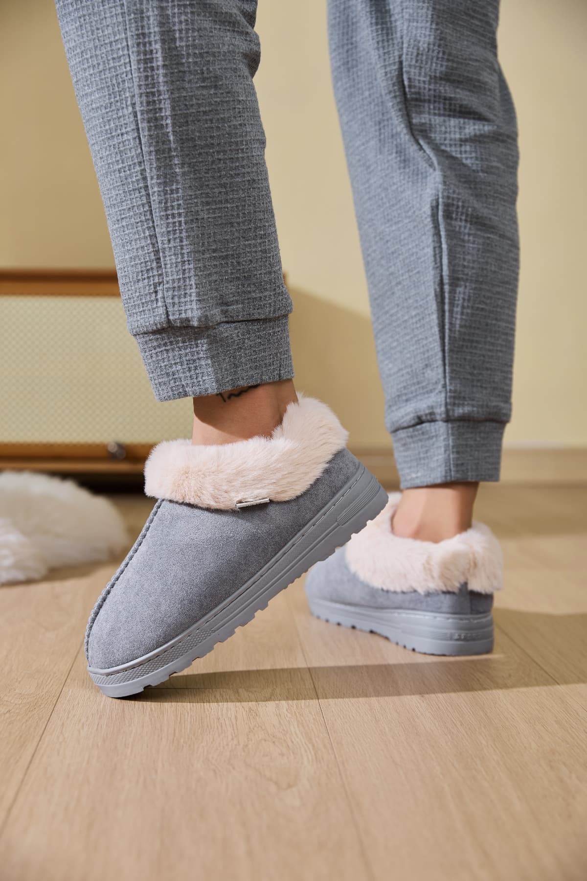 PREORDER: FLUFFY PLATFORM SLIPPERS