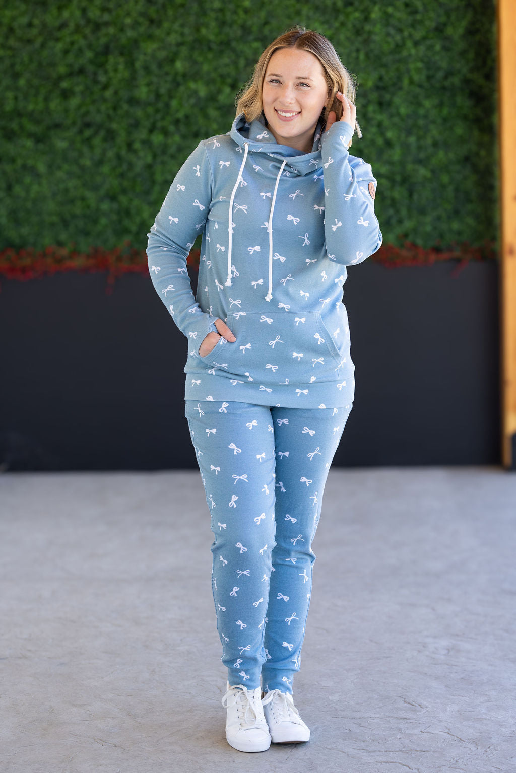 Michelle Mae Classic Joggers - Teal Ribbons