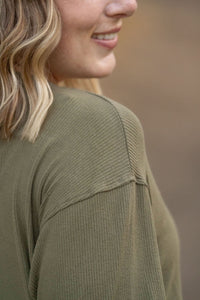 Michelle Mae Corrine Ribbed Pullover Top - Olive