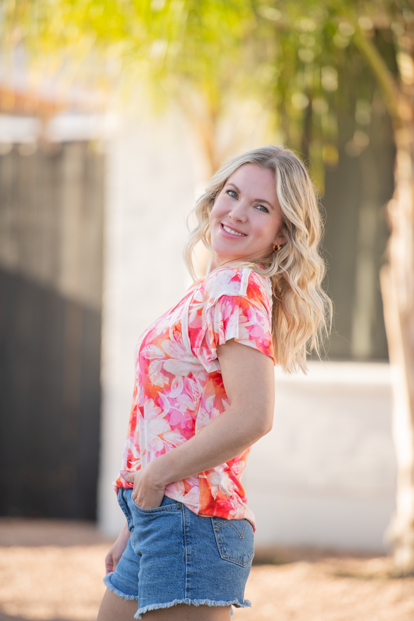 Michelle Mae Raelynn V-Neck Top - Sunset Tropical Floral