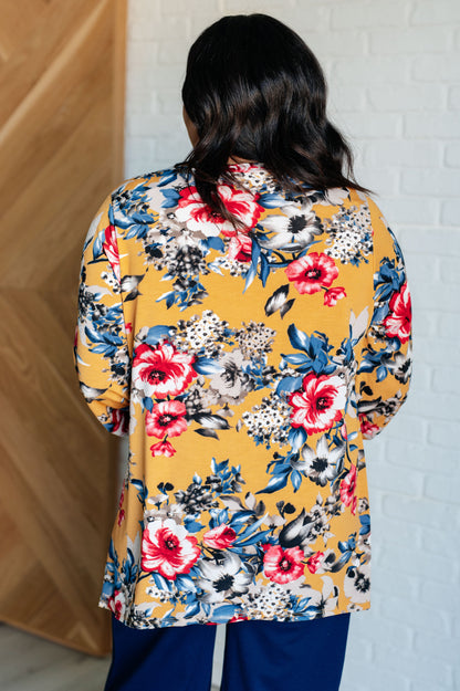 V-Neck Scoop Hem Top in Marigold Floral