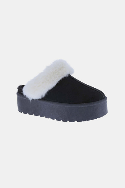 Cozy Luxe Snow Slippers-black