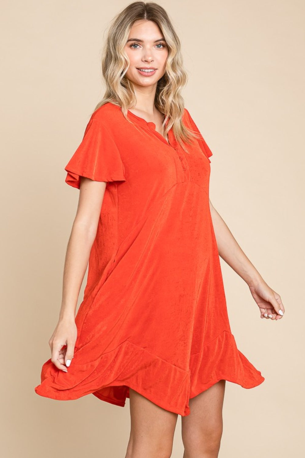 Get Notched Short Sleeve Dress (scarlet)