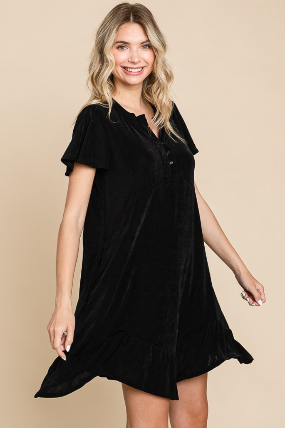 Get Notched Short Sleeve Dress (black)