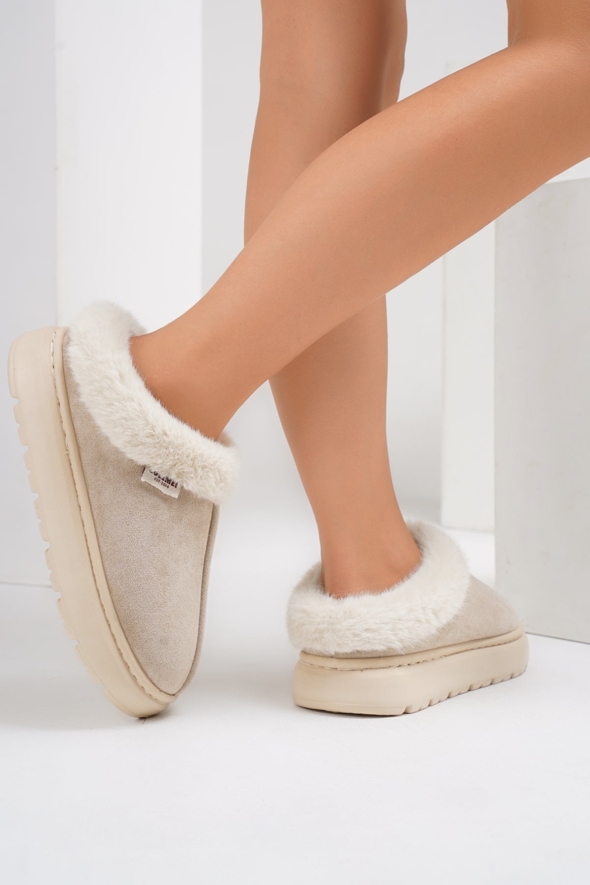 PREORDER: FLUFFY FEET PLATFORM SLIPPERS