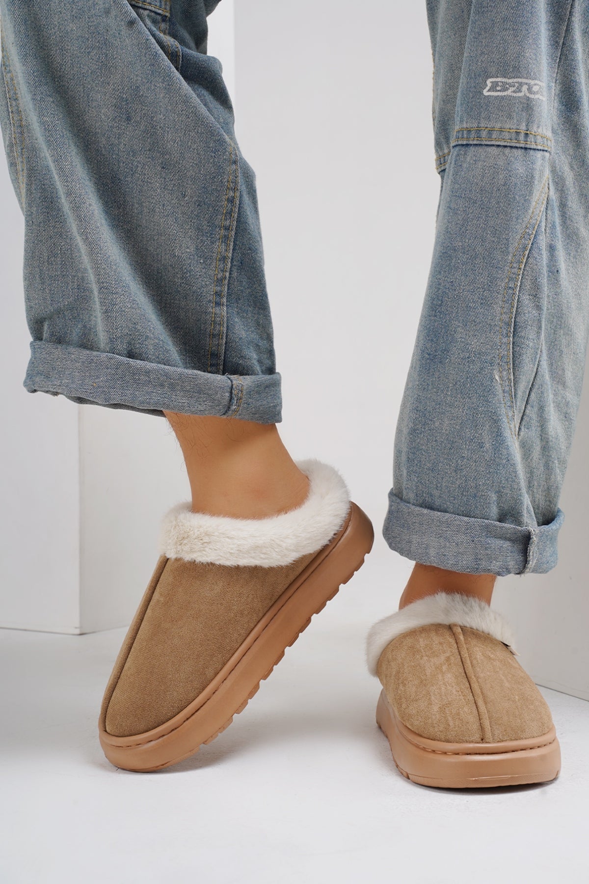 PREORDER: FLUFFY FEET PLATFORM SLIPPERS